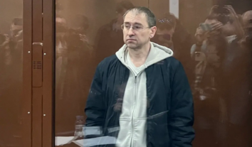 У Москві силовики провели обшук видання “Новая газета” та затримали журналіста Олега Ролдугіна