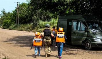 На Херсонщині оголосили обов’язкову евакуацію дітей із селищ Наддніпрянське та Молодіжне через загрозу дронових атак