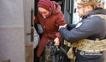 З-під російських ударів на Донеччині евакуювали важкохвору жінку з родиною та ще п’ятьох цивільних