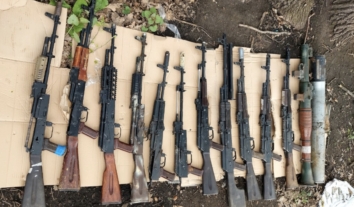 За тиждень в Україні знайшли два десятки схронів зі зброєю