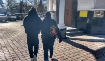 Росіяни в окупованому Севастополі затримали юнака за коментарі в мережі