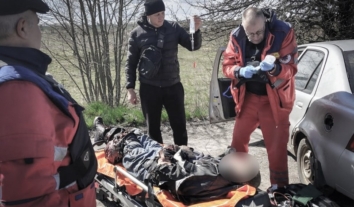 Поліціянти на Сумщині врятували важко пораненого чоловіка, по якому з колегою росіяни поцілили дроном
