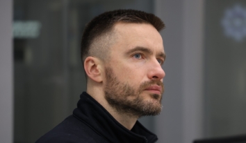 “У вас невідкладний обшук”: як розслідування ДТП через 4 роки стало підставою для силових дій проти детектива НАБУ Євгена Токаря