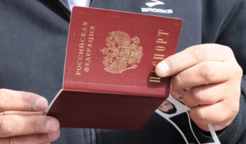 Очільнику окупаційного управління міграційної служби в Криму повідомили про підозру за примусову паспортизацію кримчан