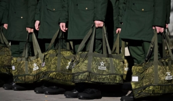 Окупаційній “судді” повідомили про підозру через переслідування кримчан за відмову служити в армії РФ