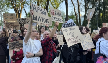 Протестувальники заявили про цензуру плакатів на акції в Києві проти нової редакції Цивільного кодексу