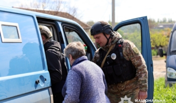 З-під ударів РФ на прикордонні Сумщини та з передмістя Херсона евакуювали цивільних