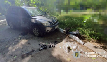 На Херсонщині внаслідок атак РФ постраждали восьмеро людей, серед них — поліціянти На Херсонщині внаслідок атак РФ постраждали восьмеро людей, серед них — поліціянти