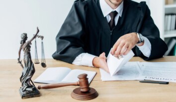 Рада ухвалила закон про декларації суддів: у DEJURE попереджають про корупційні ризики Рада ухвалила закон про декларації суддів: у DEJURE попереджають про корупційні ризики