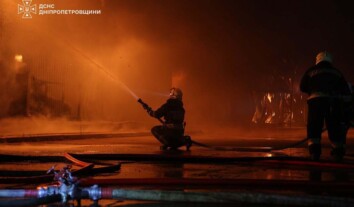 Уночі РФ ударила по Запоріжжю та Дніпру: загинув цивільний, є постраждалі, під завалами шукають людей Уночі РФ ударила по Запоріжжю та Дніпру: загинув цивільний, є постраждалі, під завалами шукають людей