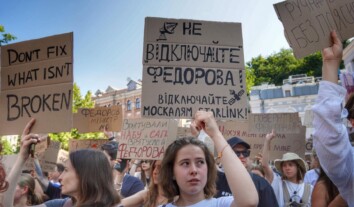 “Hands off those who work”: Protesters in central Kyiv rally against Mykhailo Fedorov’s dismissal “Hands off those who work”: Protesters in central Kyiv rally against Mykhailo Fedorov’s dismissal