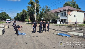 Russia strikes Sumy with aerial bombs: At least 3 killed, 17 injured Russia strikes Sumy with aerial bombs: At least 3 killed, 17 injured