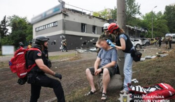 Российские военные обстрелами убили вчера в Украине пятерых гражданских Российские военные обстрелами убили вчера в Украине пятерых гражданских