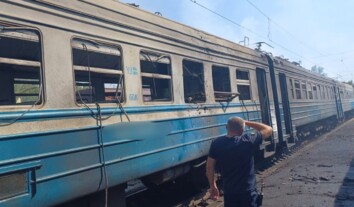 Російський дрон влучив у вагон на Харківщині: дві жінки загинули, п’ятеро людей постраждали Російський дрон влучив у вагон на Харківщині: дві жінки загинули, п’ятеро людей постраждали