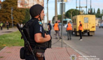 РФ ударила авіабомбами по Сумах: постраждали 13 дорослих та дитина РФ ударила авіабомбами по Сумах: постраждали 13 дорослих та дитина