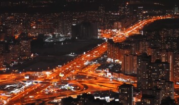 Коротша комендантська година, заборона на заходи без укриття та нічні автобуси: у Києві з 10 вересня запрацюють нові правила 