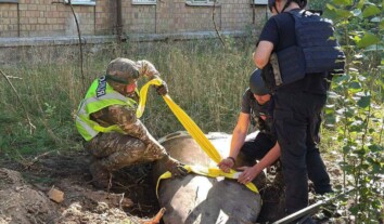 Після нічного обстрілу в Києві біля будинків знайшли уламки двох російських ракет