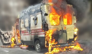 У Херсоні російський дрон влучив у автомобіль “швидкої”: поранені двоє медиків У Херсоні російський дрон влучив у автомобіль “швидкої”: поранені двоє медиків