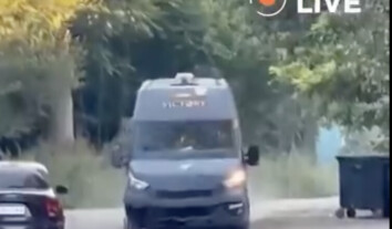 Російський FPV-дрон атакував бус зі знімальною групою Новини.LIVE під час роботи на Запоріжжі