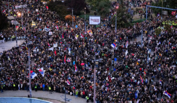 У Сербії близько 150 тисяч людей вийшли на мітинг на підтримку студентського руху перед парламентськими виборами