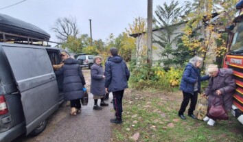 З прифронтового Берислава евакуювали 15 людей, більшість із них – старшого віку