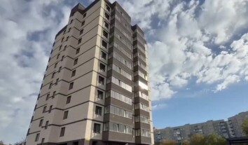 Мешканців аварійного будинку в окупованому Докучаєвську переселять до квартир у Маріуполі