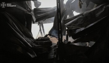 В Киевской области под завалами складов, которые атаковали россияне, нашли тело женщины В Киевской области под завалами складов, которые атаковали россияне, нашли тело женщины