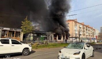 Россияне ударили по центру Чернигова: погибли две 15-летние девочки, еще 23 человека ранены Россияне ударили по центру Чернигова: погибли две 15-летние девочки, еще 23 человека ранены