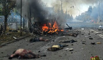 Russian forces strike passenger buses in Kramatorsk, killing 30 Russian forces strike passenger buses in Kramatorsk, killing 30