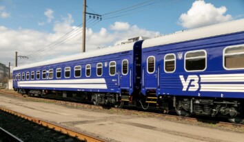 Поїзд Львів – Чернівці залишив 25 пасажирів посеред поля після евакуації: Омбудсман вимагає пояснень